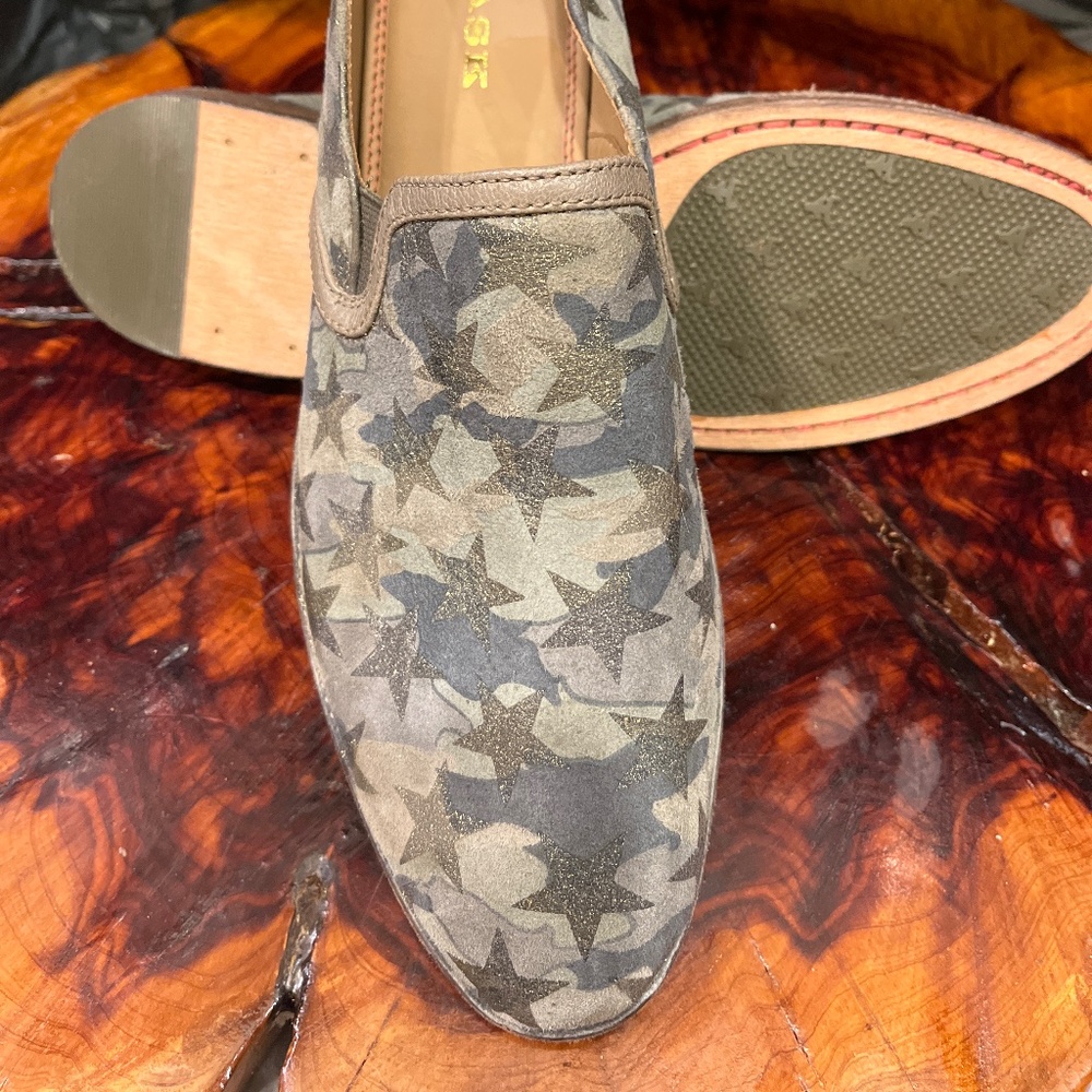 NEW NWOT Trask Ali Metallic Star Camo Leather Loafer Flat Size 9